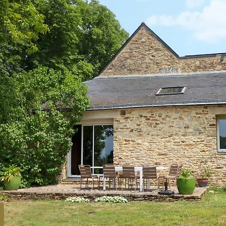 Penzion L'eco-domaine Du Chalonge 4*
