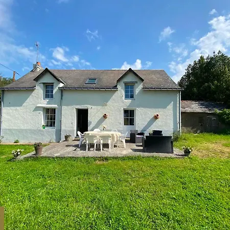 Pensión L'éco-Domaine du Chalonge 4*