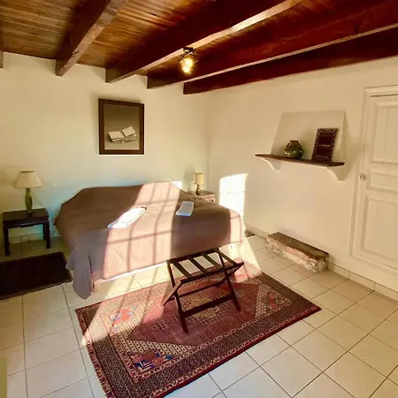 Pensión L'éco-domaine Du Chalonge