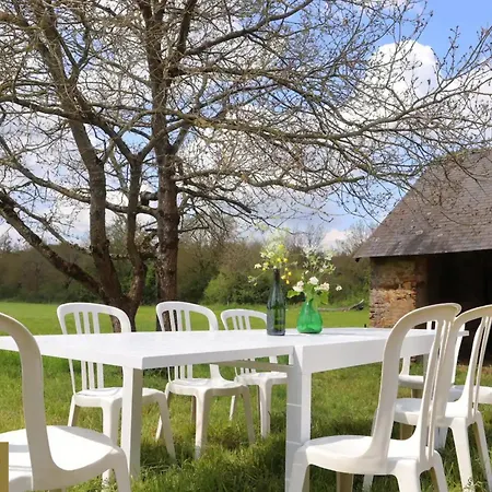 Pensión L'éco-domaine Du Chalonge